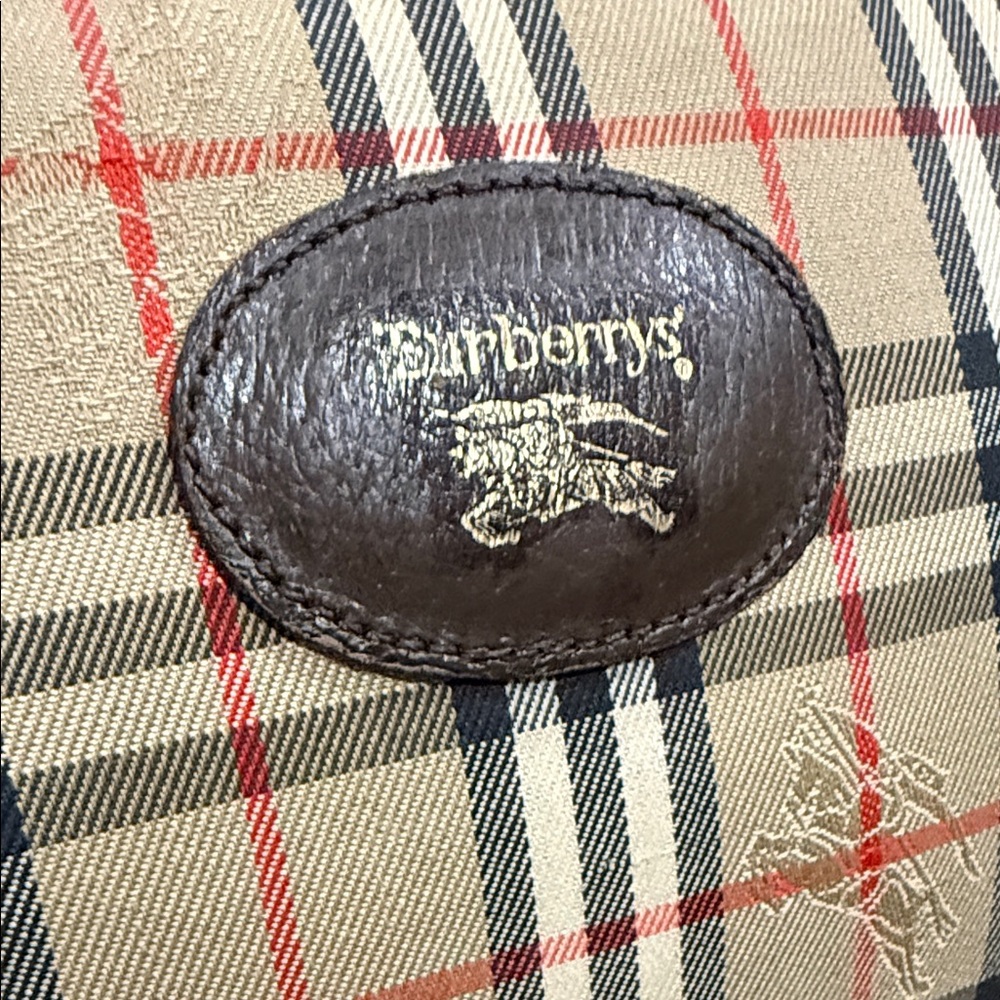 Burberry’s  big pouch Tan and Red Plaid Pouch - Picture 3 of 14